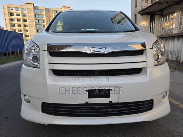 Toyota Noah 2009 White