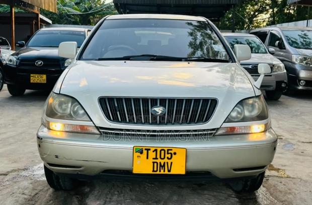Toyota Harrier 2002 Gold
