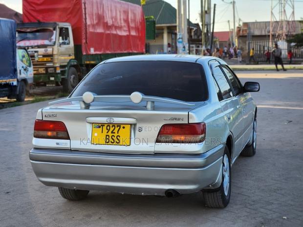 Toyota Carina 2000 Silver