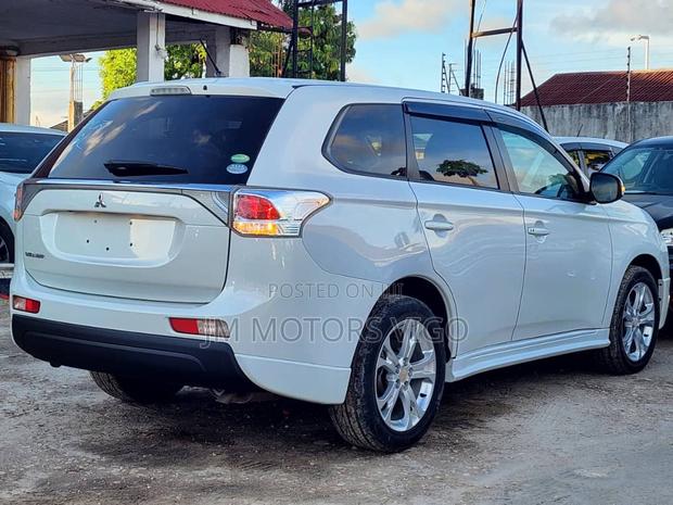 Mitsubishi Outlander 2013 White