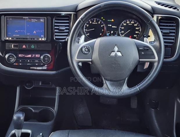 Mitsubishi Outlander 2012 White