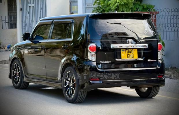 Toyota Corolla Rumion 2010 Black