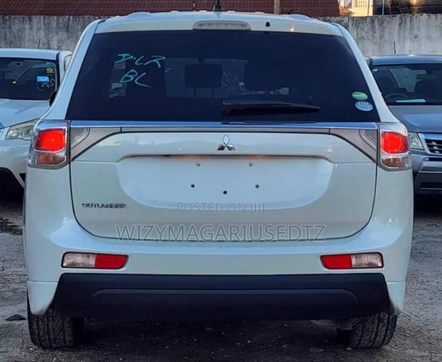 Mitsubishi Outlander 2012 Off white