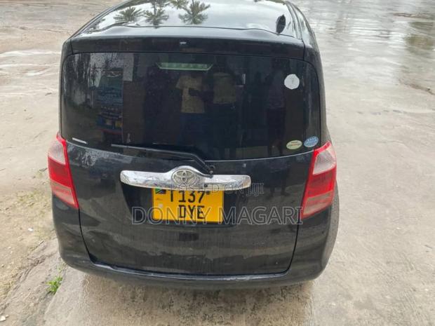 Toyota Ractis 2010 Black