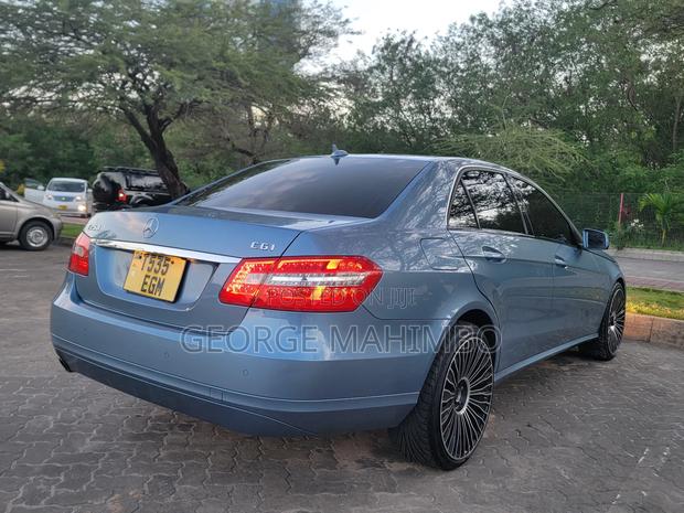 Mercedes-Benz E250 2010 Blue