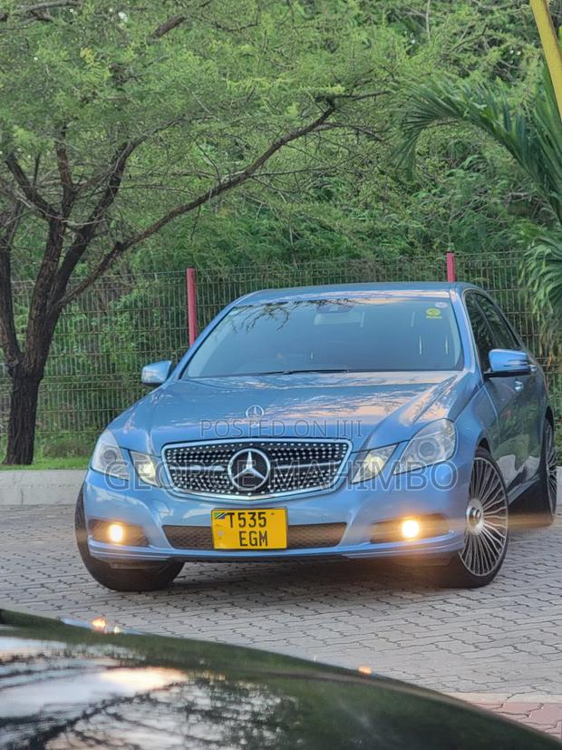 Mercedes-Benz E250 2010 Blue