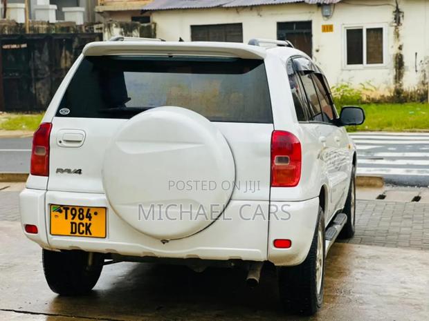 Toyota RAV4 Automatic 2003 White