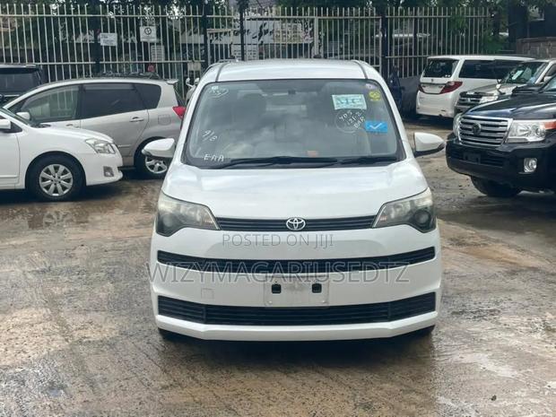 Toyota Spade 2012 Off white