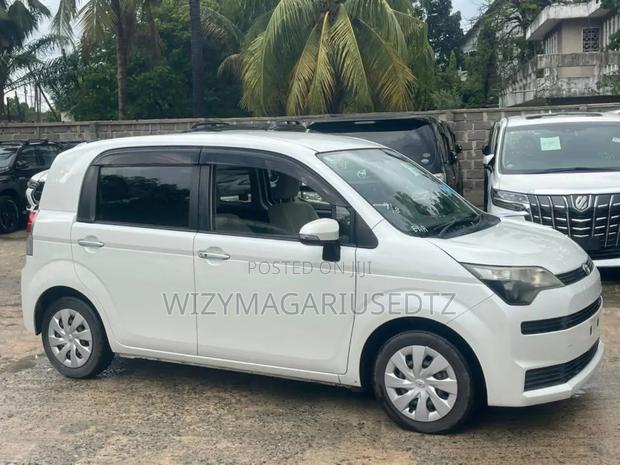Toyota Spade 2012 Off white