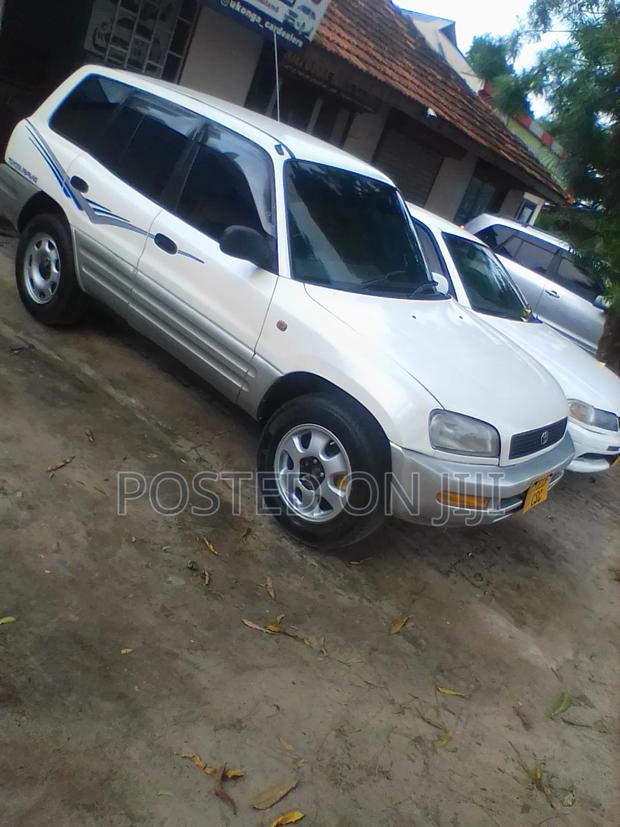 Toyota RAV4 1999 White