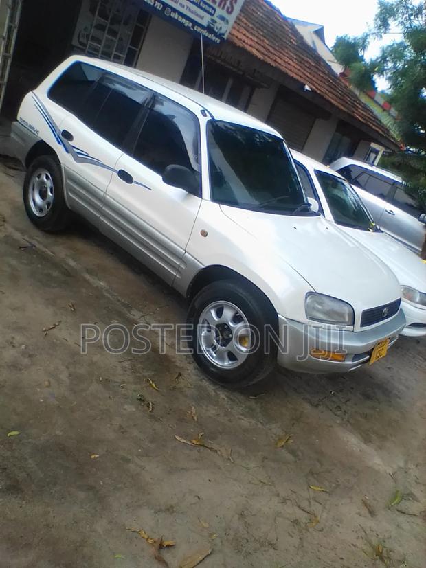 Toyota RAV4 1999 White