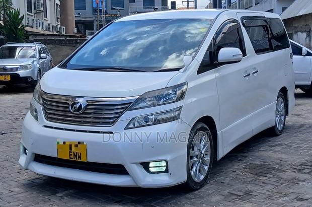 Toyota Vellfire 2009 White