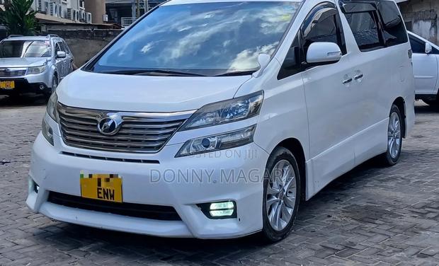 Toyota Vellfire 2009 White