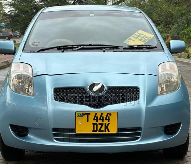 Toyota Vitz 2005 Blue