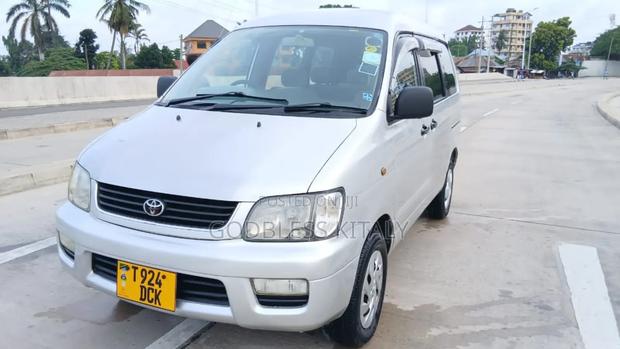 Toyota Noah 2001 Silver