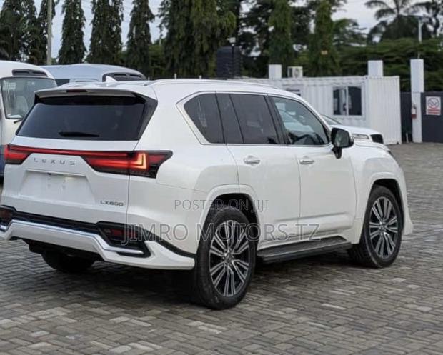 Lexus LX 2024 White