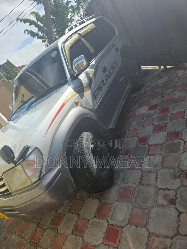 Toyota Land Cruiser Prado 2002 Gray