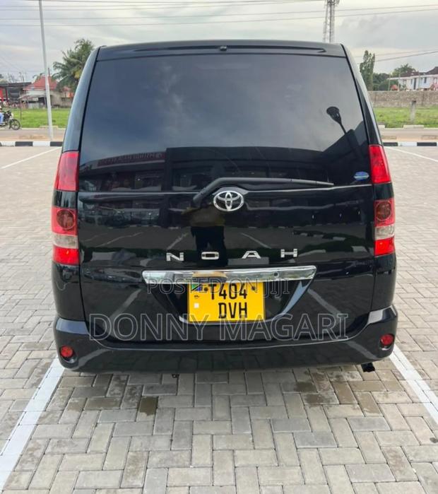 Toyota Noah 2005 Black
