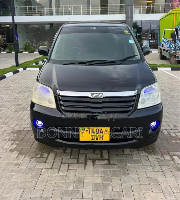 Toyota Noah 2005 Black