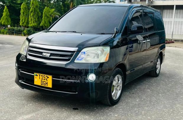 Toyota Noah 2006 Black