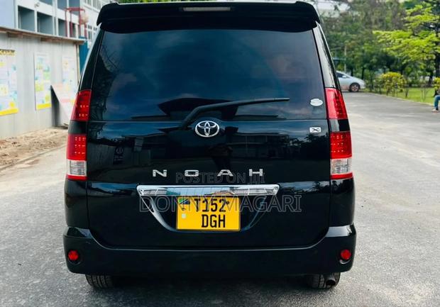 Toyota Noah 2006 Black