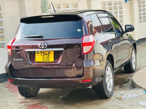 Toyota Vanguard 2010 Gray