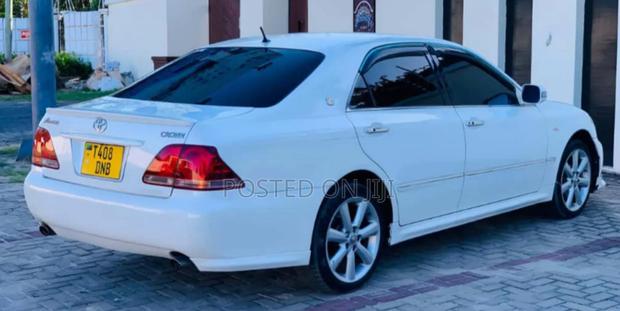 Toyota Crown 2006 White