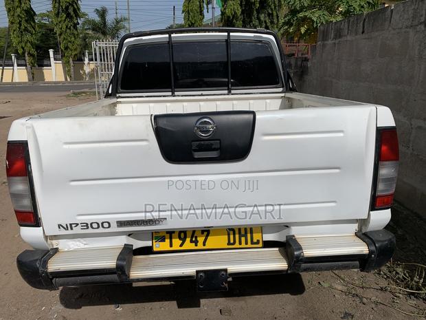 Nissan Hardbody 2015 White