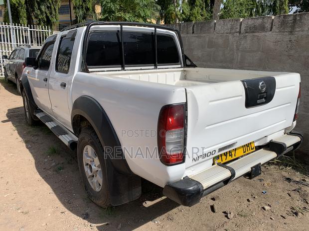 Nissan Hardbody 2015 White