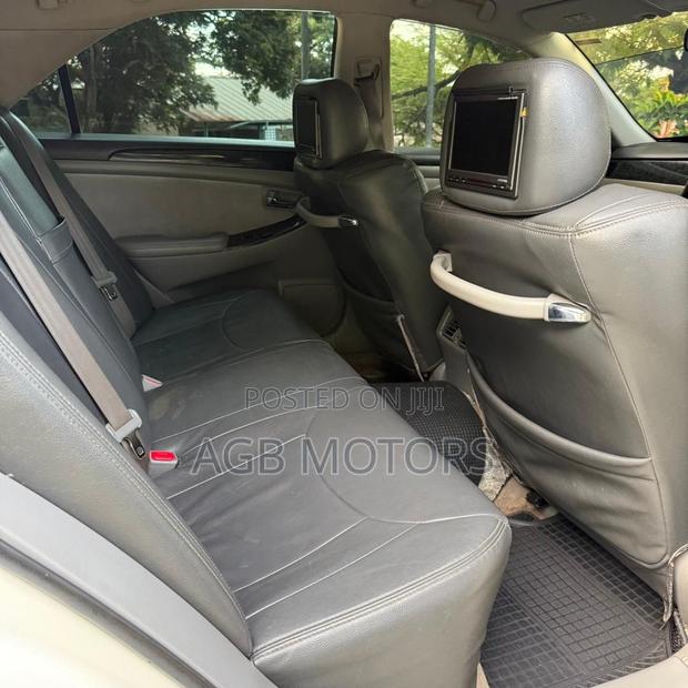 Toyota Crown 2004 White