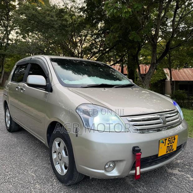 Toyota Raum 1.5 FWD 2004 Silver