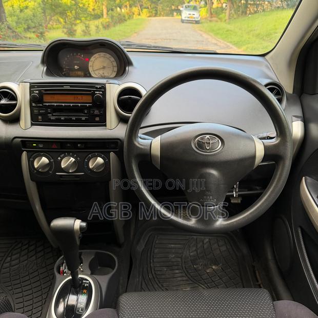 Toyota IST 2004 White