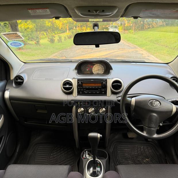Toyota IST 2004 White