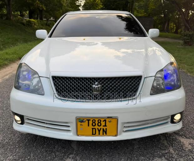 Toyota Crown 2004 White