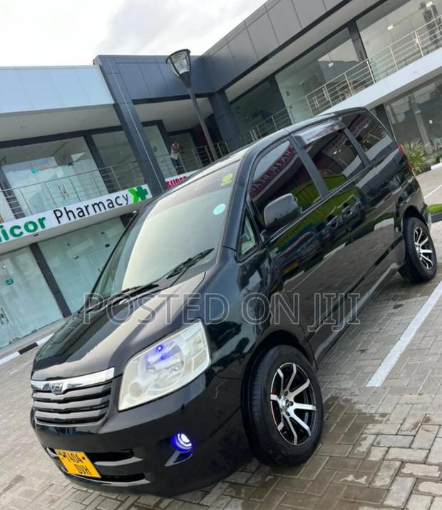 Toyota Noah 2008 Black
