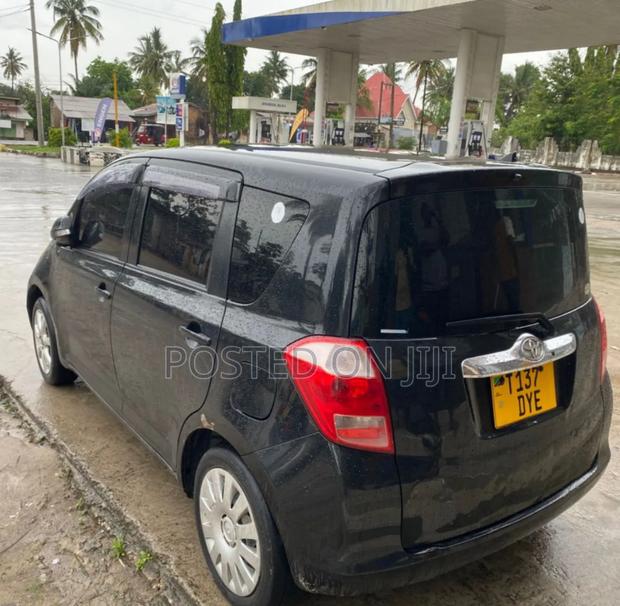 Toyota Ractis 2006 Black