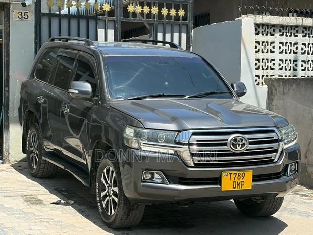 Toyota Land Cruiser 2018 Gray