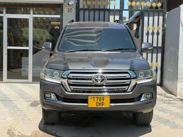 Toyota Land Cruiser 2018 Gray