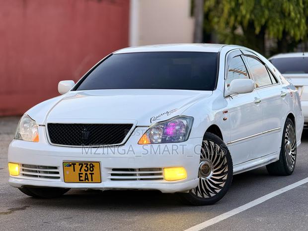 Toyota Crown 2004 White