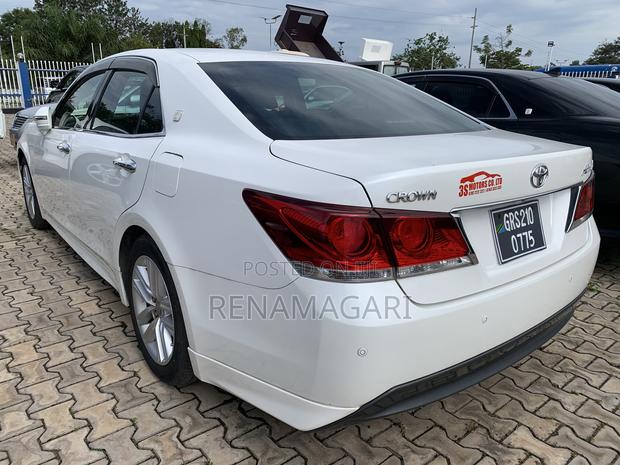 Toyota Crown 2012 White