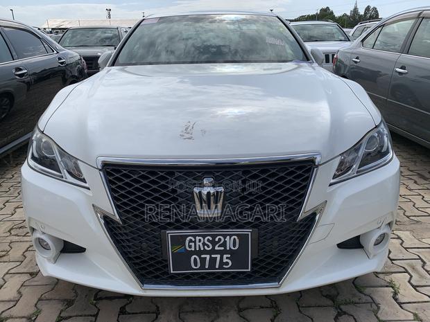 Toyota Crown 2012 White