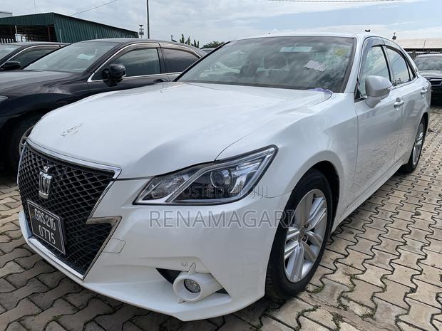Toyota Crown 2012 White