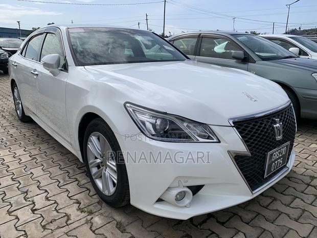 Toyota Crown 2012 White
