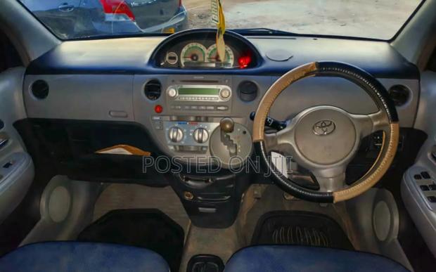 Toyota Sienta 2004 Silver