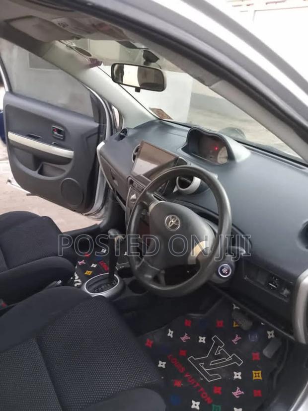 Toyota IST 2003 Silver