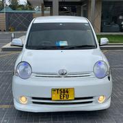 Toyota Sienta 2006 White for sale