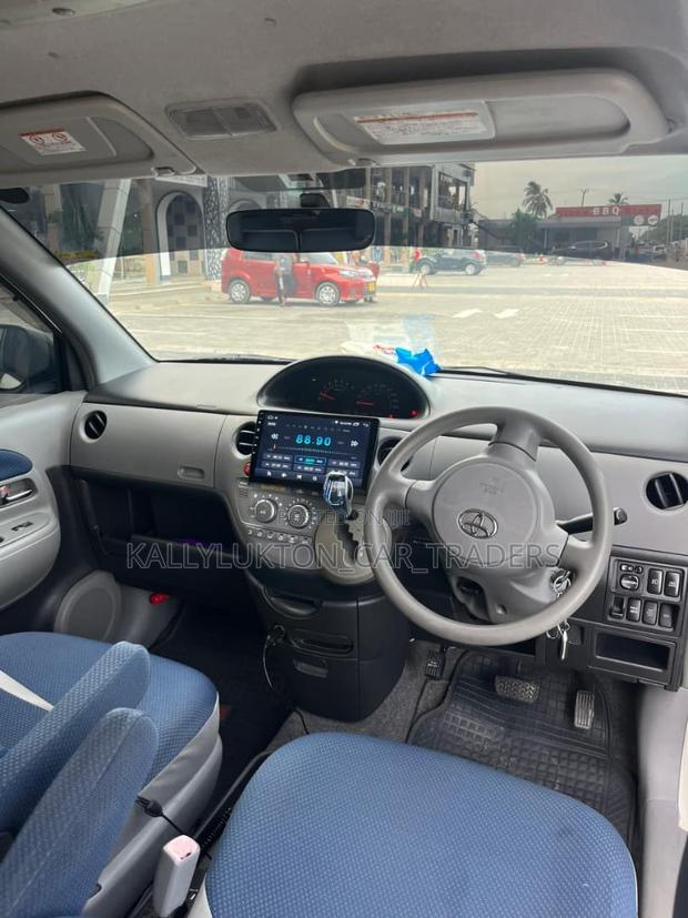 Toyota Sienta 2006 White