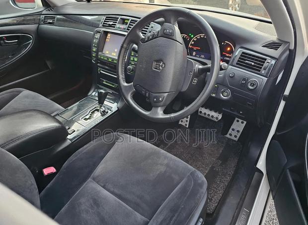 Toyota Crown Royale 2005 White