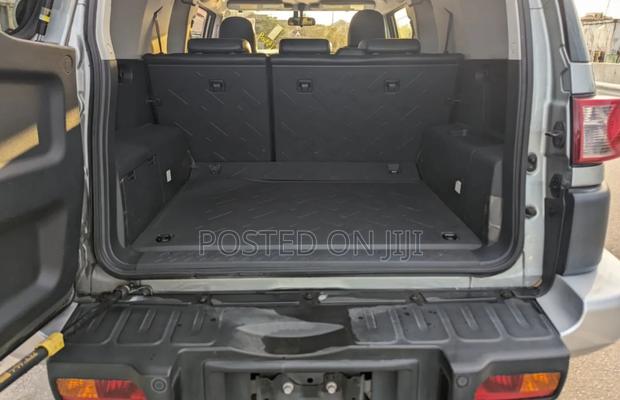 Toyota FJ Cruiser 2011 Gray