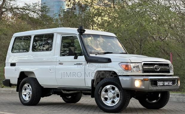Toyota Land Cruiser 2015 White